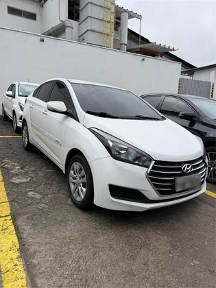 HYUNDAI HB20S 1.6 COMFORT PLUS 16V FLEX 4P AUTOMÁTICO